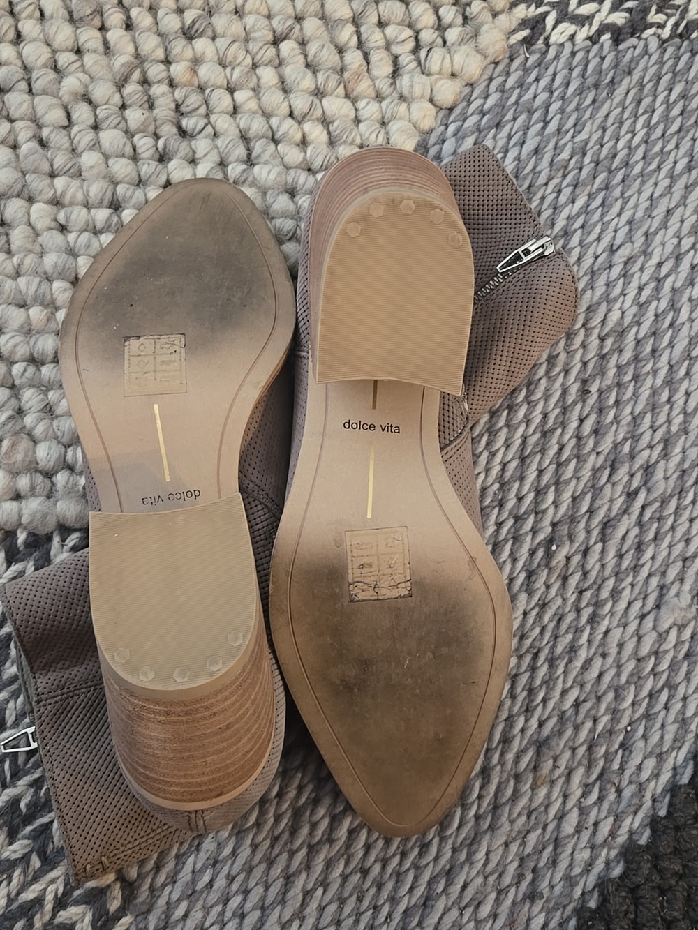 GORGEOUS DOLCE VITA BOOTIES. SZ 10 - Picture 3 of 5